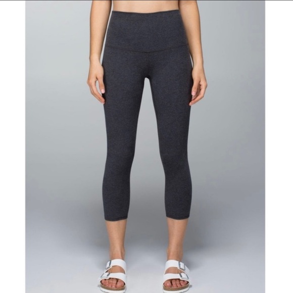 Lululemon Wunder Under 7/8 crop leggings in gray. Great condition, size small. - Picture 5 of 8